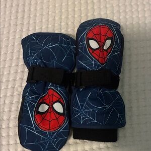 H&M Spider-Man toddler/little kid waterproof mittens